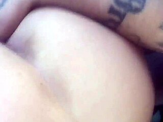 POV-video af en slem kone, der giver sin mand en blowjob og rider på ham