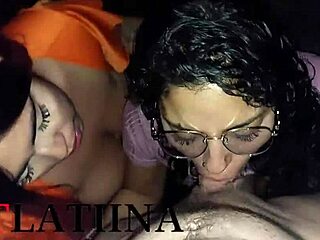 Видео высокой четкости горячего публичного секса втроем с моим соседом и кузиной в Медельине