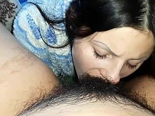 Vídeo caseiro mostrando orgasmos reais do vizinho e namorada