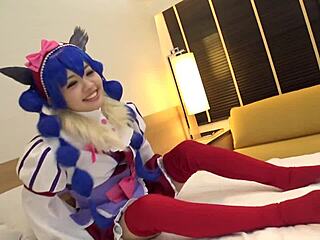 Hartes Abspritzen und Abspritzten auf der Couch mit einem wunderschönen Anime-Mädchen