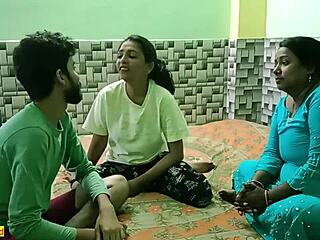 Una splendida ragazza indiana condivide il suo ragazzo con un'altra donna in un incontro XXX in Hindi caldo