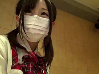 Remaja Jepun berambut perang yang comel mendapat farajnya dipenuhi air mani dalam definisi tinggi