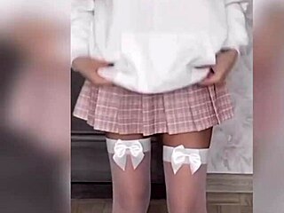 Ablamın güzel ayaklarını gösteren eski bir fetiş videosu