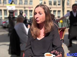 Melanie, eine französische Amateurin, wird vor dem Zug in ihren engen Arsch gefickt