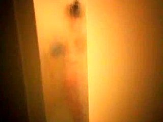Jeu de salle de bain nue avec un espion secret