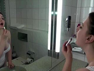 Немецкий сводный брат и сводная сестра занимаются сексом в ванной, что является табу