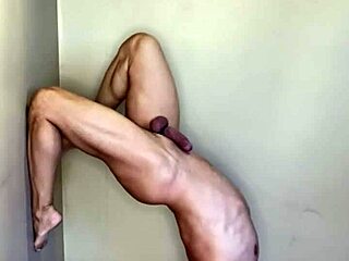 Fitness enthusiast tries naked headstand for the first time