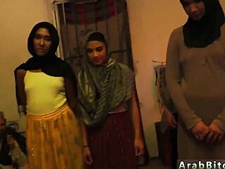 性欲旺盛的穆斯林在阿富汗妓院得到了解决