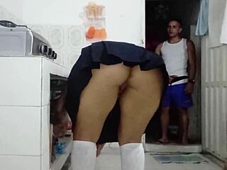 Latina de bunda grande é fodida analmente pelo namorado rico da meia-irmã