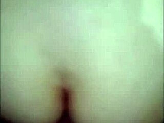 Il buco anale di Cuzinhos viene allargato in un video hardcore