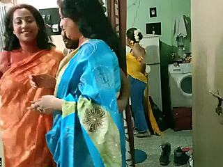Un fortunato ragazzo tamil di 18 anni si impegna in un sesso hardcore con due donne mature indiane in un emozionante incontro a tre