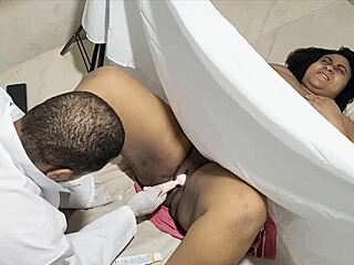 רופא מפתה ומקיים יחסי מין עם מטופל לא מודע באמבטיה