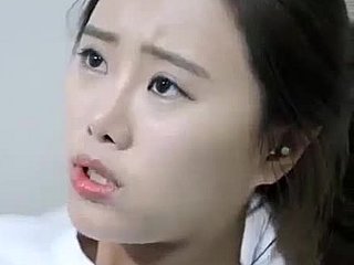 Full film av en koreansk jente som blir knullet av sjefen hennes i et rom