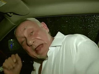 Radlett swingers partisinde 60 yaşındaki bir adamla kaba ve kaba anal yalama hareketi
